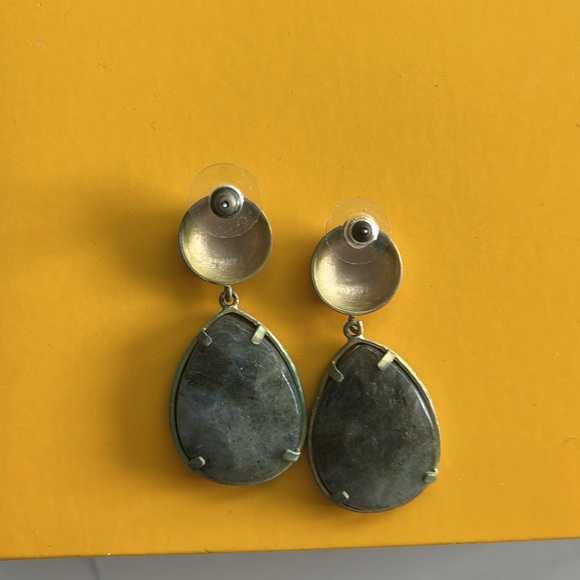 Earring - Picture 5 of 5